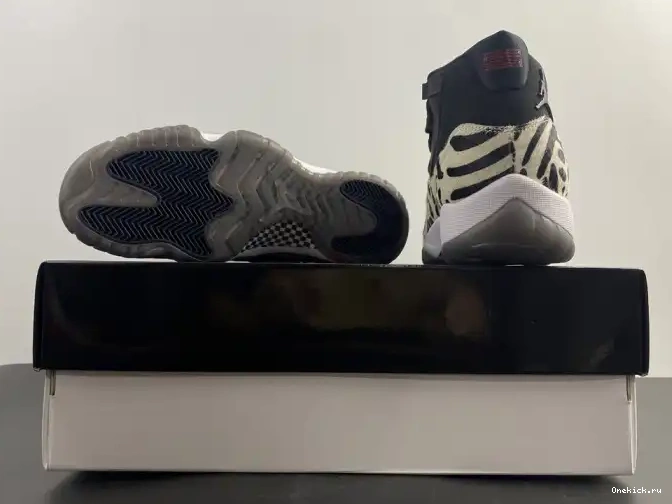 One Kick ANIMAL AIR JORDAN 11 INSTINCT AR0715-010 0531